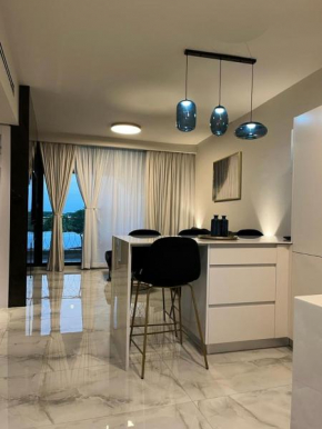 Liz suite